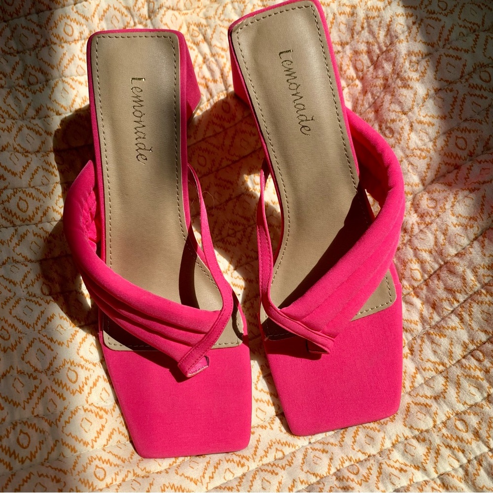 Vibrant Hot Pink Mules Thong Block Heels Sandals size 5.5